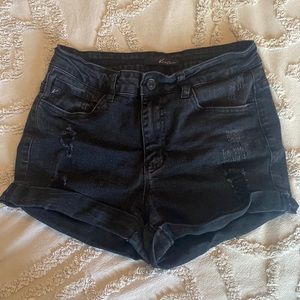 Back distressed shorts